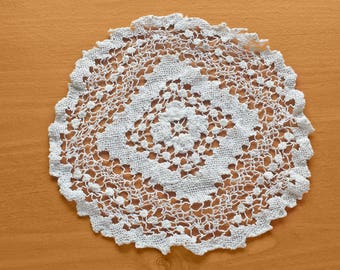 Vintage Bobbin Lace Doily, Beige Color Doily, 7.5 inch Lace Doily