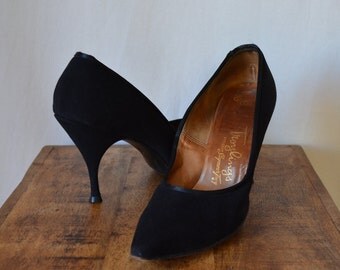 TROYLINGS vintage 1950s black suede pointy toe pumps 8M