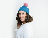 WALLACE - Gorro azul con pompón rosa, gorro de invierno, gorro con pompom de lana, regalo navidad hecho a mano, black friday