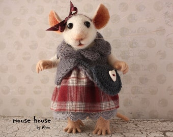 Mouse with Bag, Collectible Figurine, Dressed Mouse, Soft Sculpture, Needle Felted Animal, Cute Felt, Eco Toy, Art Doll