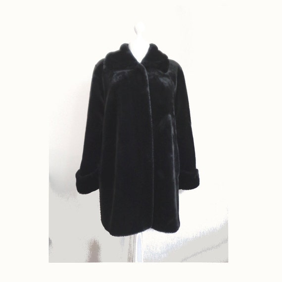 Vintage ladies black faux fur coat lined metal clip close