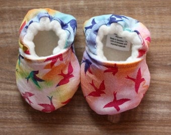 Watercolor Bird Baby Booties, Birds Baby Shoes, Baby Girl Shoes, Colorful Baby Shoes, Fabric Baby Shoes, Infant Shoes, Fun Baby Shoes