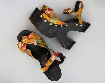 RESERVED 1970s Wooden Platforms / Vintage 70s Floral Sandals / Size 5