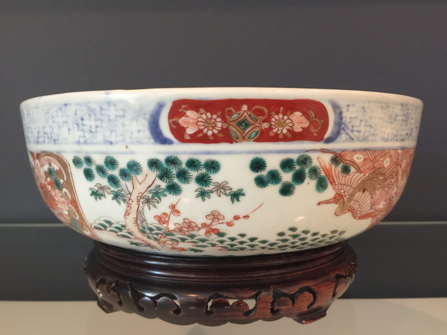 Vintage Traditional Chinese Porcelain Bowl with Vase Stand