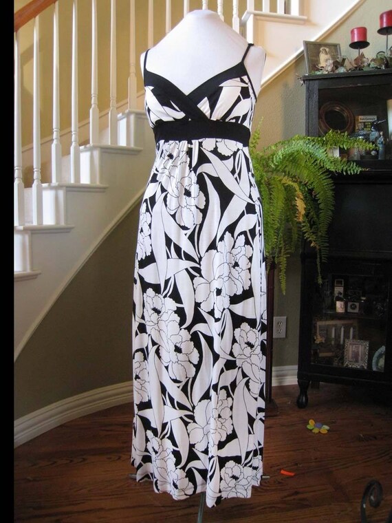 Elegant Monsoon's Black & White Maxi Dress