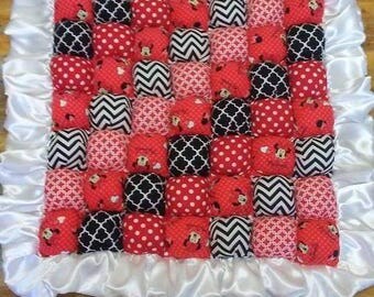 Minnie Mouse bubble quilt/play mat, tummy time mat, minnie mouse, disney quilt, biscuit quilt