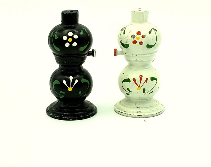 Rustic Salt and Pepper Shaker Set | Hand Painted Cast Iron Shakers | Kero Lamp Shakers