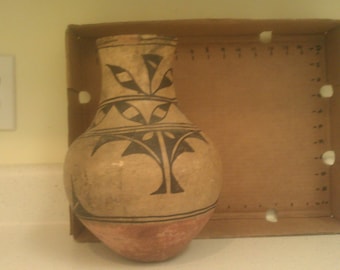 Tall palm Santo Domingo pottery