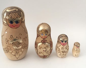 Vintage Antique Hand Made Painted Matrioshka Matryoshka Russian Nesting Dolls 4p / Poupée Russe en Bois Authentique Vintage Peinte à la Main