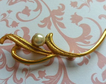 Vintage brooch gold Pearl branch leaves