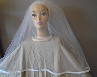 Vintage short white wedding veil / headpiece / circa 1960s / with thick flowered satin headband