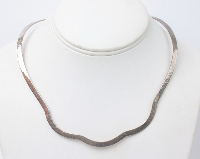 Curved Hammered Silver Plate Collar Necklace Modernist Vintage