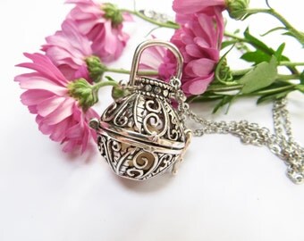 Essential Oil Diffuser Necklace Aromatherapy Necklace Stainless Steel Chain Locket Pendant Filigree, Cage Locket