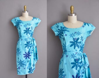 1950s Tori Richard Honolulu vintage polished cotton Hawaiian dress. vintage 1950s dress.