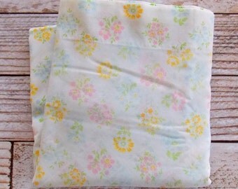 Vintage Full Flat Sheet / Pastel Floral / Vintage Bedding / Quilting Cutter