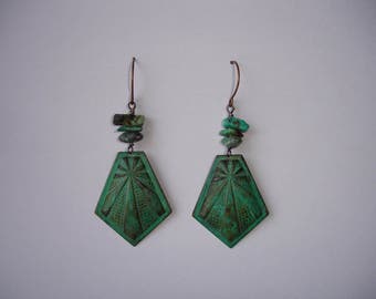 Earrings - Boucles d'oreilles Art Déco patinées vert de gris et perles semi-précieuses jade