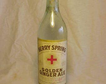 1924 Berry Spring Golden Ginger Ale Berry Spring Mineral Water Co. Pawtucket, R.I. , 16 Ounce Soda Bottle with the Paper Label