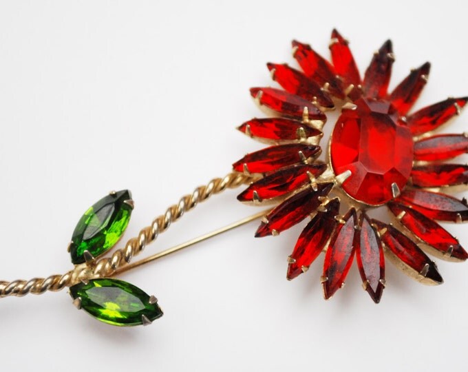 Red Rhinestone Flower Brooch - Juliana D & E Style - red Green glass -Daisy floral Mid century - Floral Pin