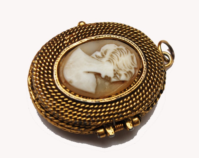 Cameo Locket Pendant - Signed Goldette - Molded glass - Gold plated metal -