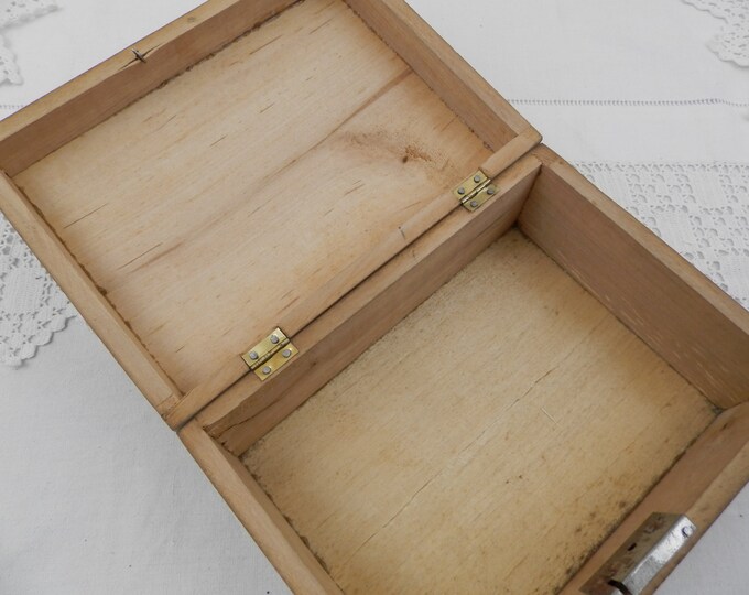 Vintage French Trinket Wooden Box with an image of a Romantic Castle, Shabby, Chateau, French Country Decor, Jewelry, Vintage, Retro Vintage French Trinket Wooden Box with an image of a Romantic Castle, Shabby, Chateau, French Country Decor, Jewelry, Vintage, Retro