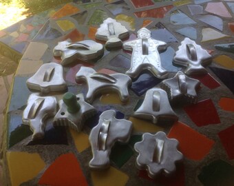 Vintage set of 7 metal cookie cutters