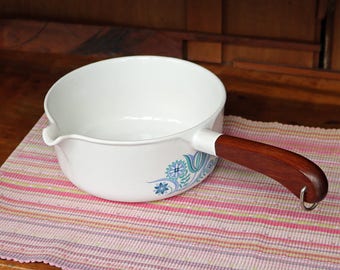 Prizer-Ware ~ White and Blue Tulip Pattern ~ Enamel on Cast Iron Sauce Pan ~ Reading, PA ~ USA ~ 1950s ~ Two (2) Qts ~ Enamelware
