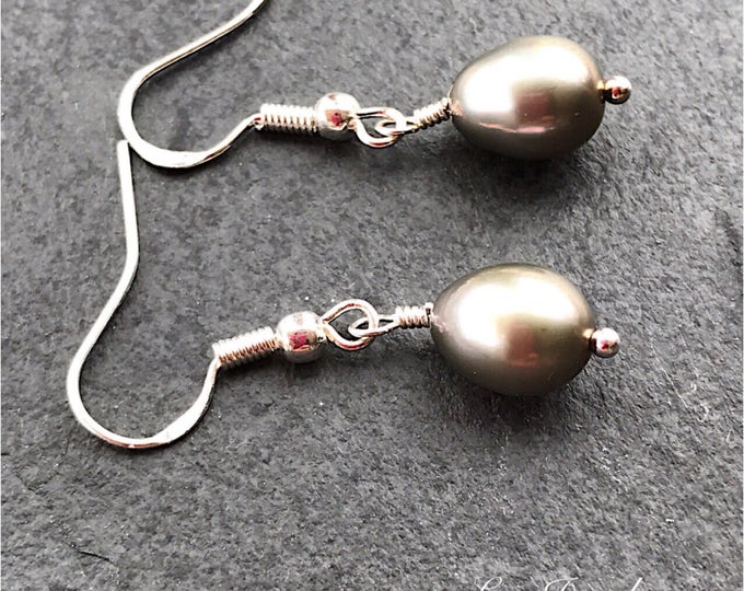 Grey Pearl earrings, Silver Pearl earrings, Pearl Drop, Grey Pearl Jewelry, Dark grey earrings, dark grey pearl earrings
