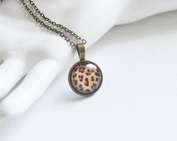 ANIMAL PRINT Pendant metal brass depicting fashionable leopard skin, Safari, Glamour, Style, Brown, Beige & Colorful