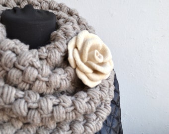 Ivory rose Felted brooch White wedding brooch Minimalist jewelry Rose Brooch Colourful Brooch Floral jewelry Ivory rose pin Merino wool
