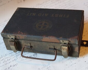 Vintage First Aid Kit // Mine Safety Appliance Co Pittsburgh PA // Industrial Era Metal Box // Great Graphics & Wear // Mine Memorabilia