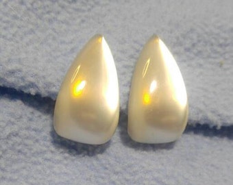 Stunning White Glass Moonglow Teardrop Screwback Earrings