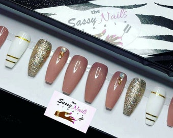 Sassy And Classy: Available in any shape or color | press on nails |glue on nails |false nails | fake nails | custom nails | gel nails
