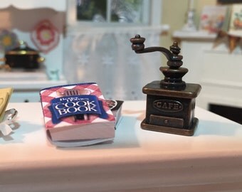 Miniature Coffee Grinder, Dollhouse Miniature, 1:12 Scale, Metal Coffee Grinder, Miniature Dollhouse Kitchen Decor, Accessory