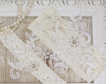 Wedding Garter, Customizable Lace Wedding Garter Set , Ivory Lace Garter Set, Toss Garter , Bridesmaid Gift, Prom, Wedding Gift, Pearls