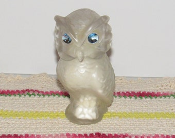 Avon Snow Owl, Moonwind Powder Sachet 3/4 full, Glass and Plastic