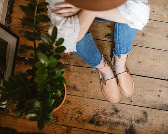 Carmel Sandals, Light Brown Sandals, Leather Sandals, Summer Shoes, Slip Ons, Leather Loafers, Closed-toe, Leather Flats, Ankle Strap