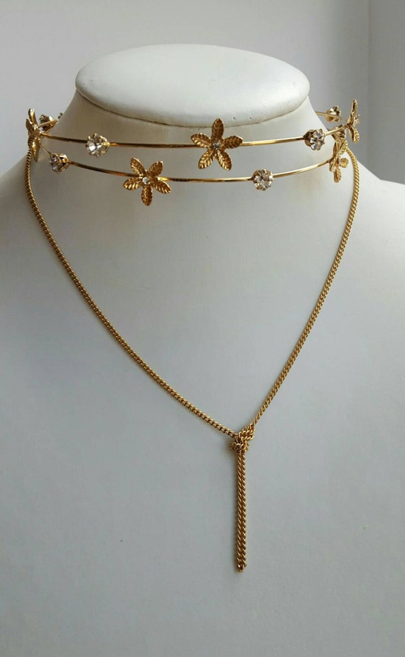 Items similar to Gold flower wire choker necklace, metal flower choker