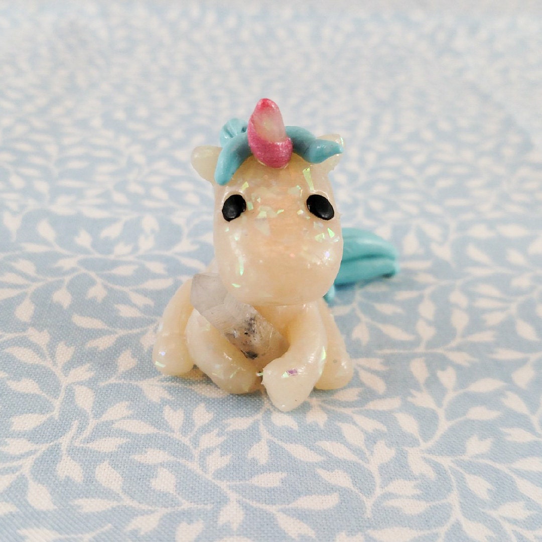 Crystal unicorn / unicorn figurine / crystal healing sculpture