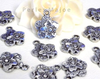 Lot de 6 Breloque forme fleur en métal couleur argent antique