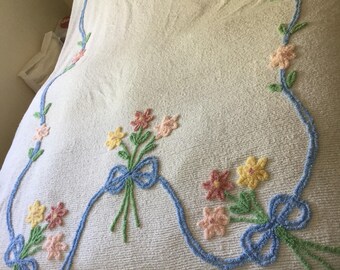 Vintage Chenille Bedspread With Floral Design / 1970's Chenille Bedspread /Floral Chenille Bedspread/ Full Size Bedspread / 90"x106"