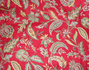 Vintage, french Tissu, red green fabric, 1970, Floral, Soft goods cotton fabric , home furnishings, home decor, sewing projects