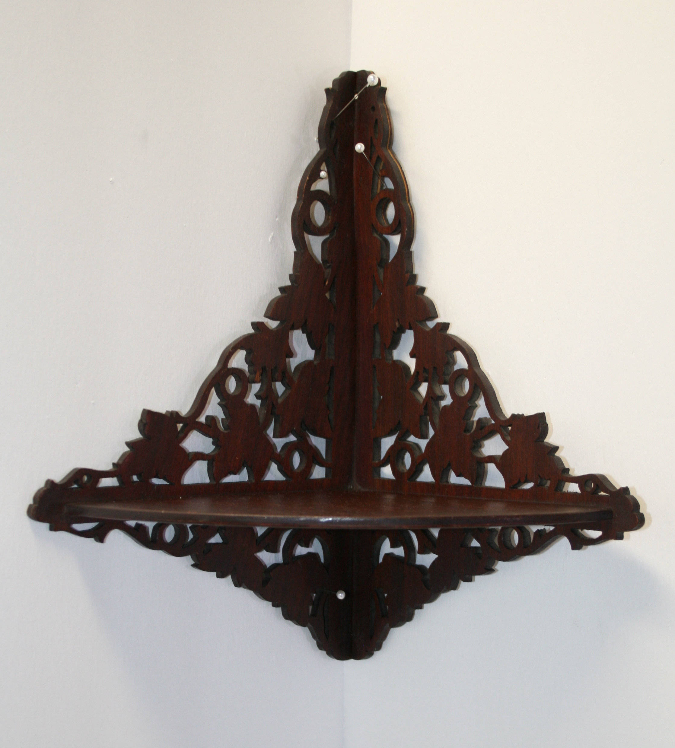 Vintage small corner shelf maple leaves & scroll work