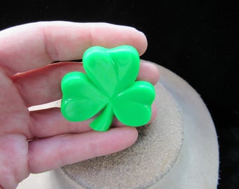 Vintage St Patricks Day Green Shamrock Pin