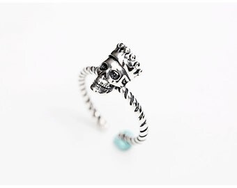 sterling silver skull ring,mini skull ring,tiny skull ring,skull jewelry, sugar skull ring,Day of the dead jewelry,twisted silver ring