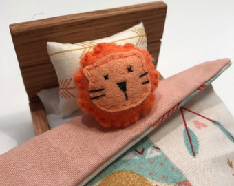12 Scale Lion Felt Cushions