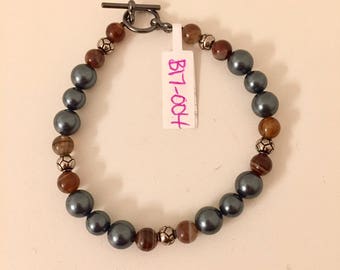Brown Sardonyx, Night Blue Swarovski crystal pearls & "gunmetal" bracelet (B17-004)