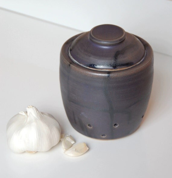 Garlic Keeper Lidded Jar for Kitchen in Marble with Black