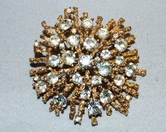 Huge Lisner Sparkling Brooch / Clear Rhinestone / Vintage /Signed / Designer / Gold / Old jewelry