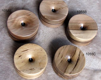 Reversible pocket spinning surfaces for supported spinning in Blackheart Sassafras and Dymondwood
