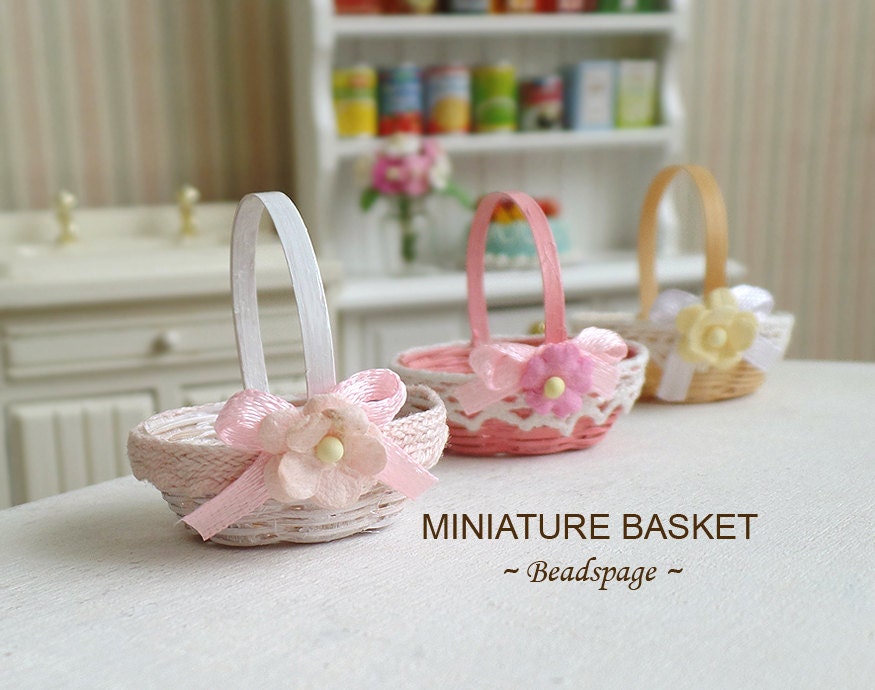 Dollhouse Miniature Basket Shabby Chic Sweet Petite 1/12